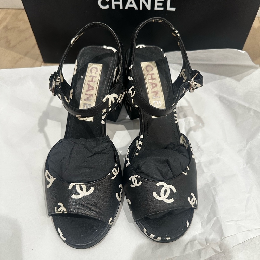 CHANEL Crazy CC Black and White Logo Heels Size 35 - Picture 6 of 15
